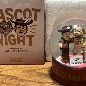 Cleveland Cavaliers (Cavs) Mascot Let Em Know Snow Globe SGA